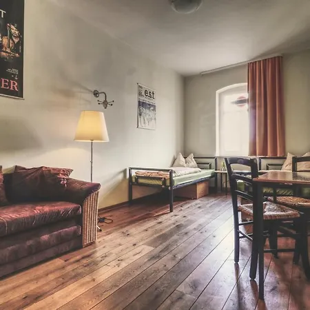 אכסניה Opera *