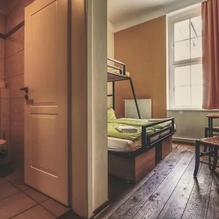 אכסניה Opera *