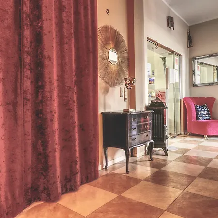 Hostel Opera *