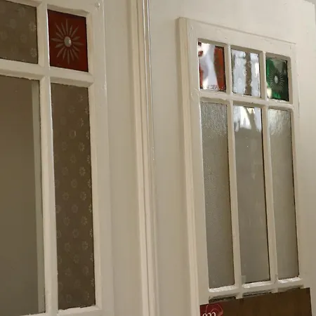 Opera אכסניה *